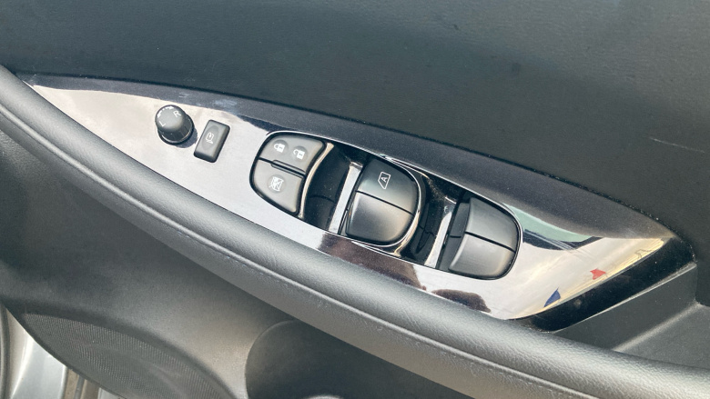 Nissan LEAF 110kW N-Connecta 39kWh 5dr Auto Electric Hatchback